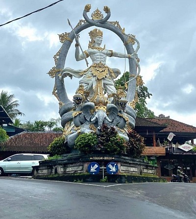 Ubud land mark statue